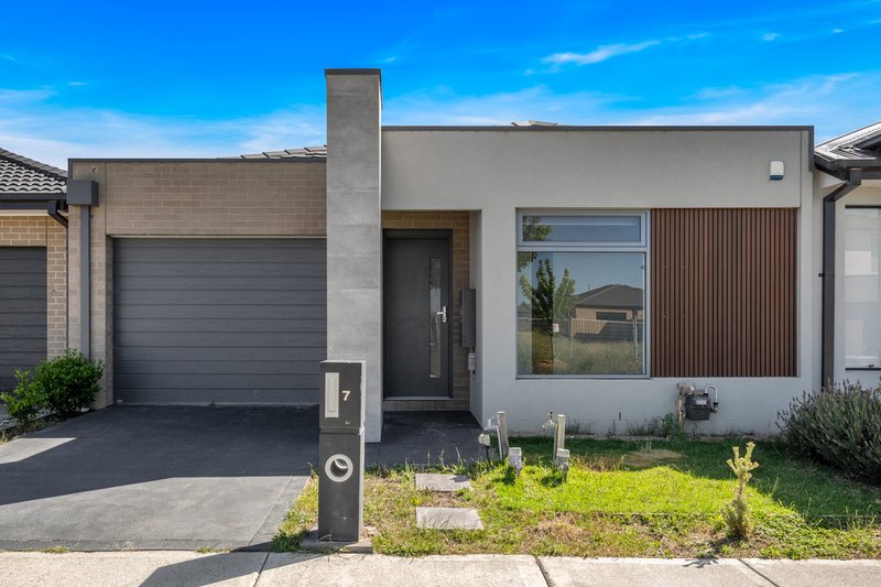 Photo - 7 Greenwood Road, Donnybrook VIC 3064 - Image 2