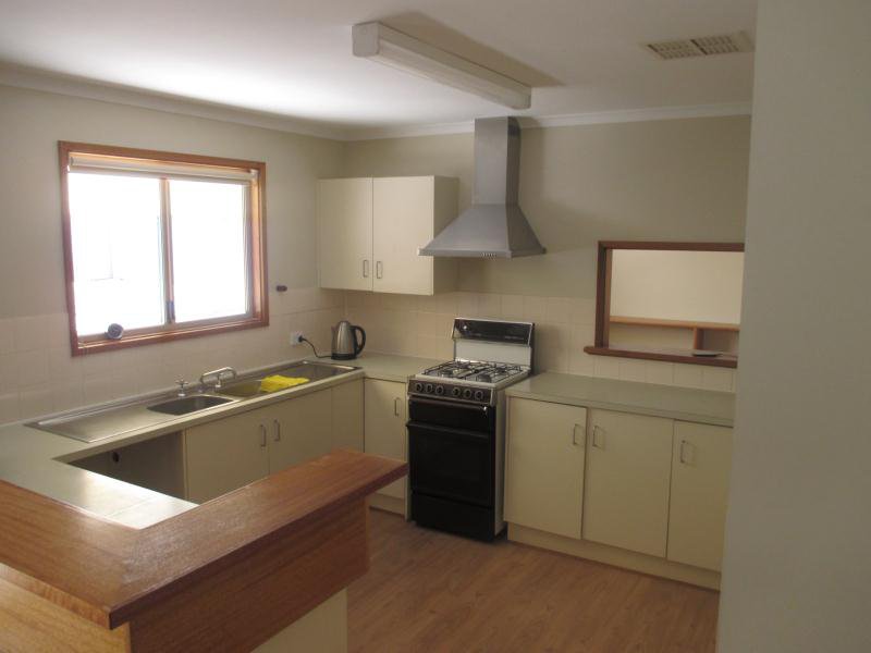 Photo - 7 Gregory Street, Roxby Downs SA 5725 - Image 4