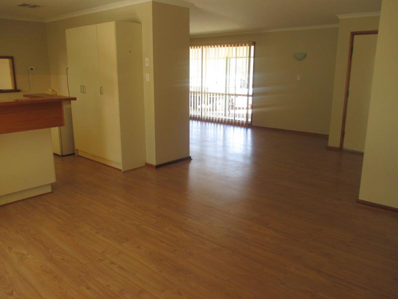 Photo - 7 Gregory Street, Roxby Downs SA 5725 - Image 5