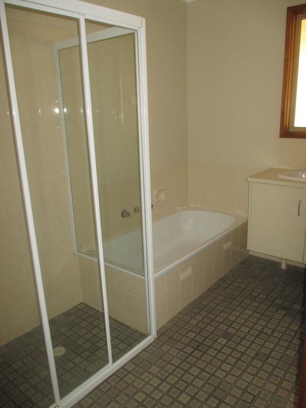 Photo - 7 Gregory Street, Roxby Downs SA 5725 - Image 6