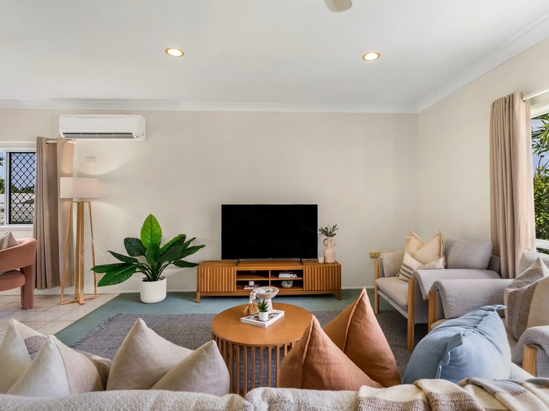 Photo - 7 Grimes Close, Kanimbla QLD 4870 - Image 7