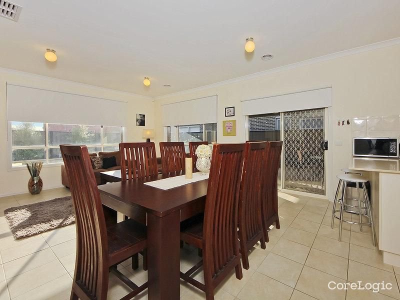 Photo - 7 Grove Road, Craigieburn VIC 3064 - Image 5