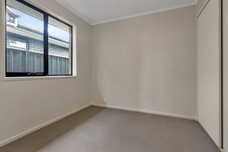 Photo - 7 Guineas Place, St Clair SA 5011 - Image 5