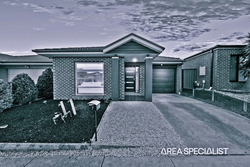 7 Hackney Circuit, Clyde North VIC 3978