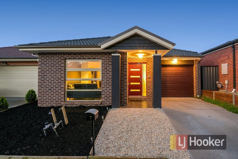 7 Hackney Circuit, Clyde North VIC 3978