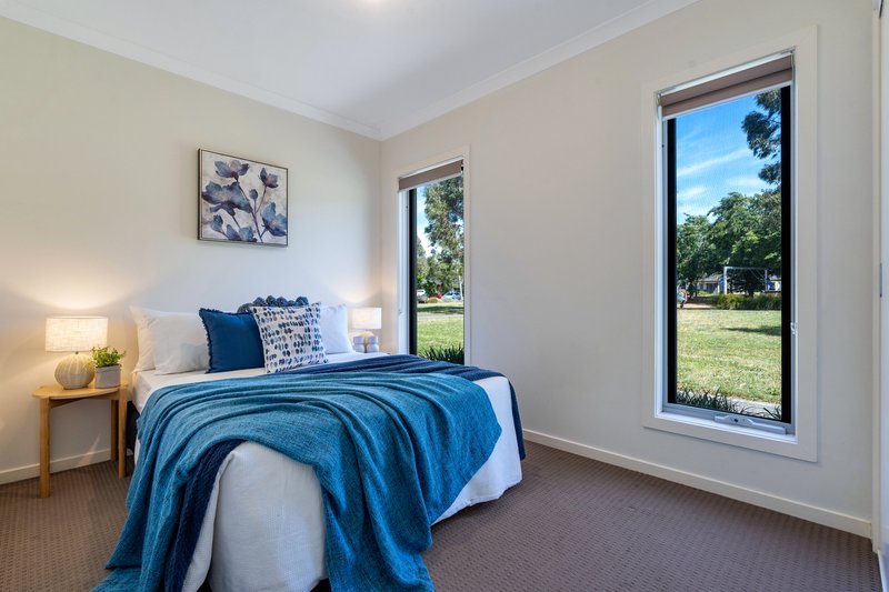 Photo - 7 Hadley Lane, Craigieburn VIC 3064 - Image 7