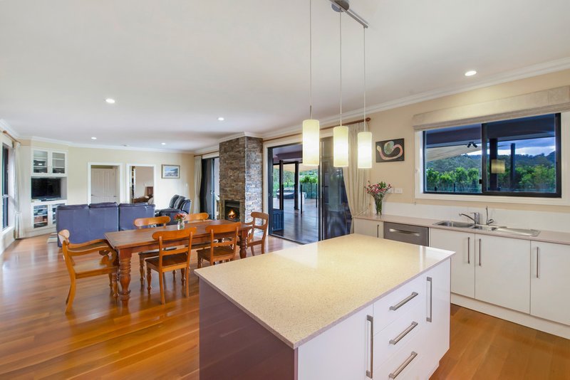 Photo - 7 Haigh Crescent, Samford Valley QLD 4520 - Image 9