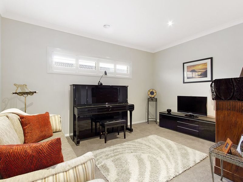 Photo - 7 Hamish Avenue, Pakenham VIC 3810 - Image 7