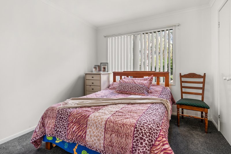 Photo - 7 Hammersley Place, Caroline Springs VIC 3023 - Image 9