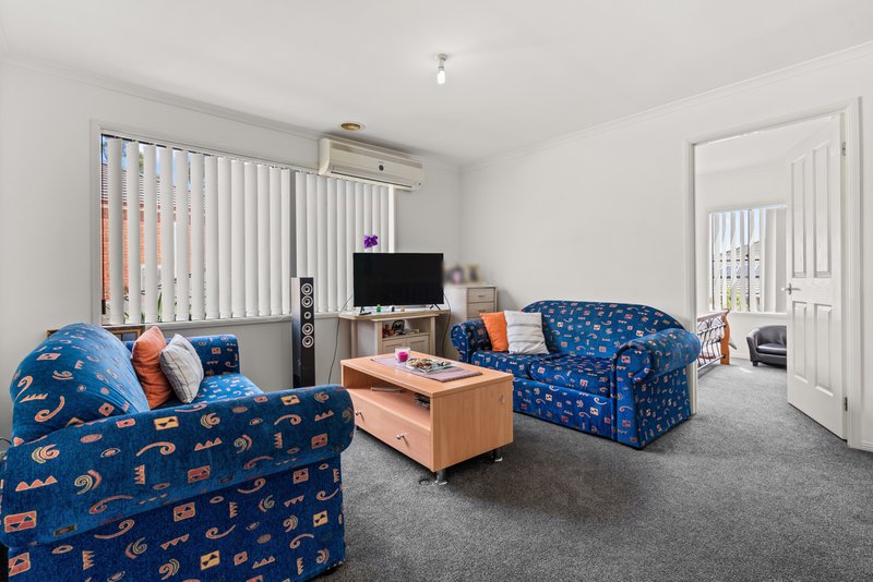 Photo - 7 Hammersley Place, Caroline Springs VIC 3023 - Image 10