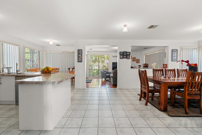 Photo - 7 Hammersley Place, Caroline Springs VIC 3023 - Image 12