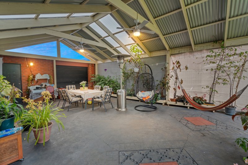 Photo - 7 Hammersley Place, Caroline Springs VIC 3023 - Image 17