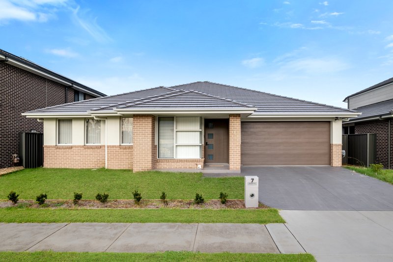 Photo - 7 Hammon Place, Edmondson Park NSW 2174 - Image 2