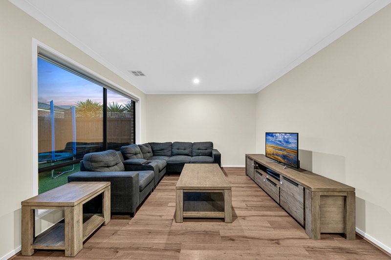 Photo - 7 Hammond Road, Cranbourne West VIC 3977 - Image 8