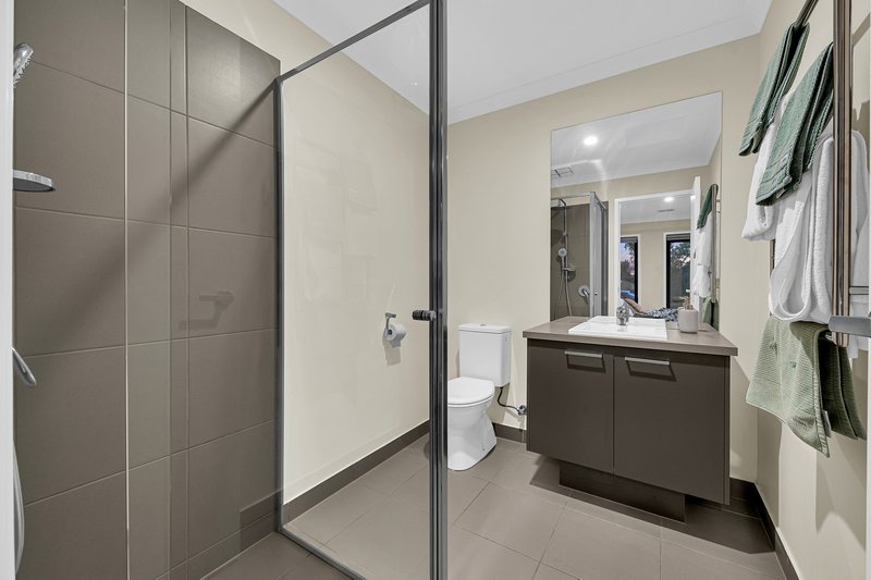 Photo - 7 Hammond Road, Cranbourne West VIC 3977 - Image 14