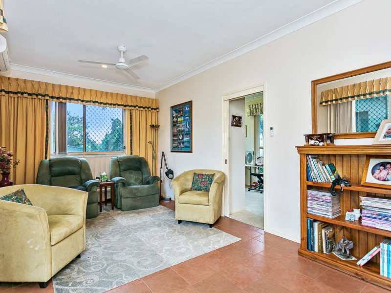 Photo - 7 Hampshire Close, Highland Park QLD 4211 - Image 18