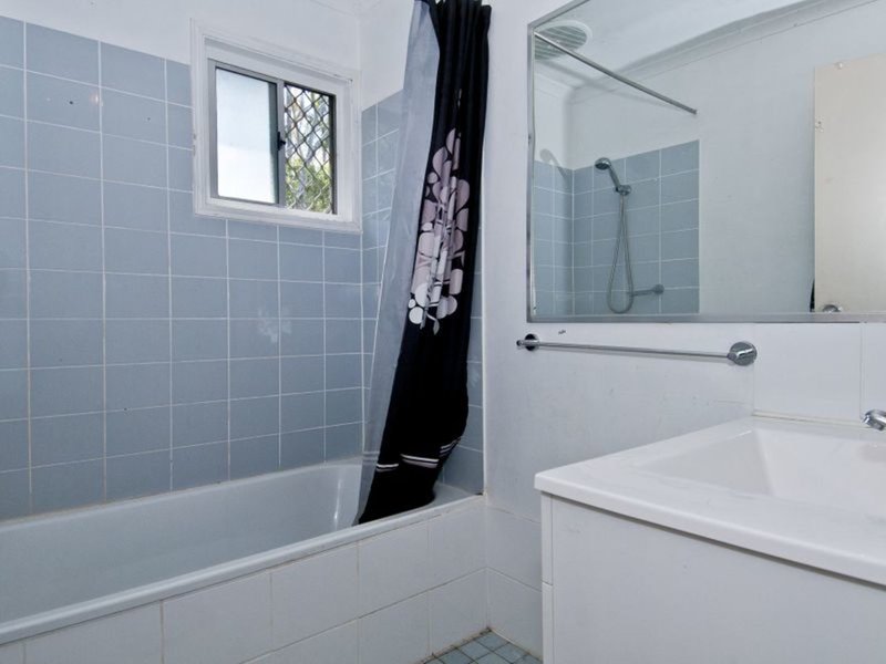 Photo - 7 Harburg Drive, Beenleigh QLD 4207 - Image 3