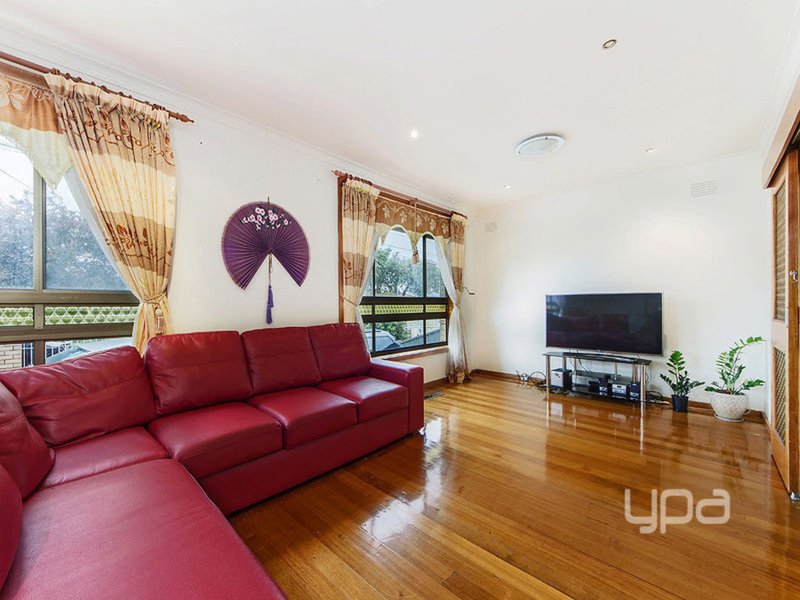 Photo - 7 Harcourt Avenue, St Albans VIC 3021 - Image 3