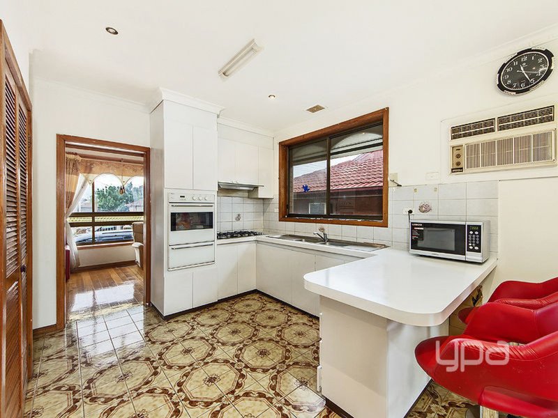 Photo - 7 Harcourt Avenue, St Albans VIC 3021 - Image 5