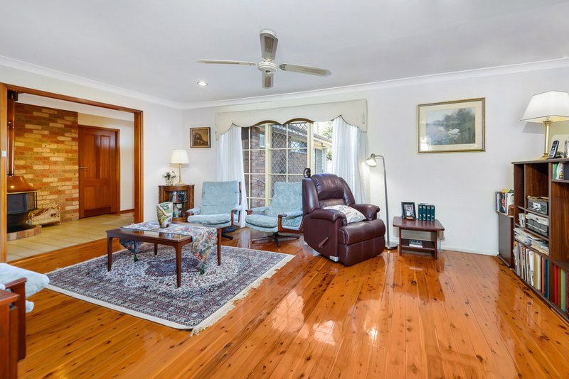 Photo - 7 Harden Crescent, Georges Hall NSW 2198 - Image 2