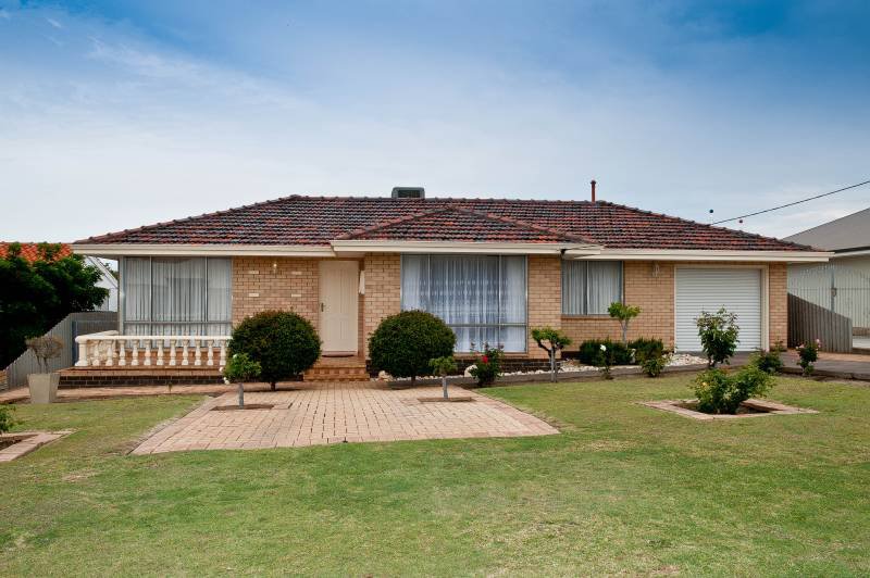 Photo - 7 Hartog Street, Innaloo WA 6018 - Image 1