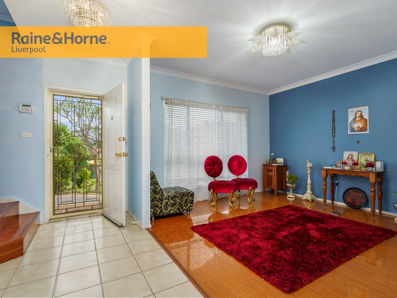 Photo - 7 Hassarati Place, Casula NSW 2170 - Image 4