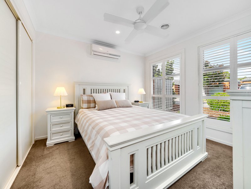 Photo - 7 Hawkshead Place, Cranbourne North VIC 3977 - Image 2