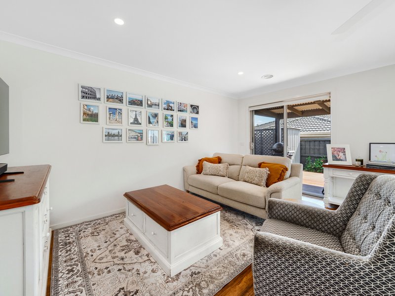 Photo - 7 Hawkshead Place, Cranbourne North VIC 3977 - Image 9