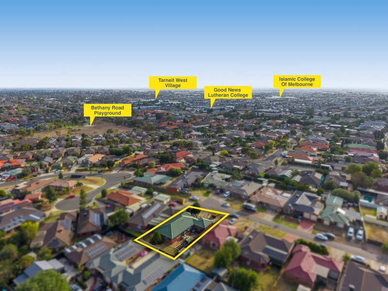 Photo - 7 Hazelwood Court, Hoppers Crossing VIC 3029 - Image 2