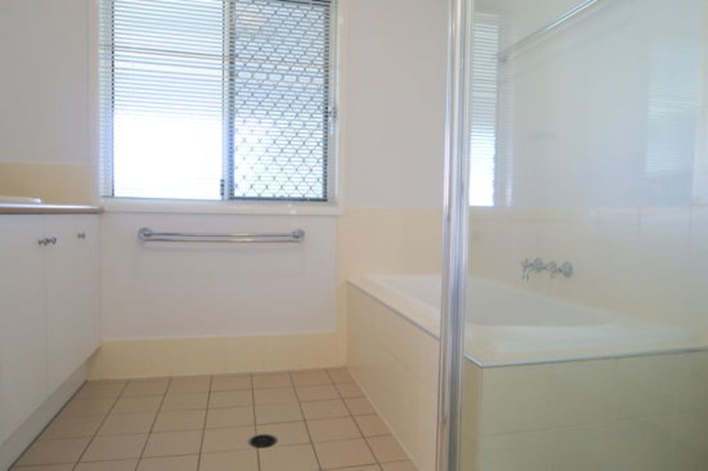 Photo - 7 Heath Court, Brassall QLD 4305 - Image 14