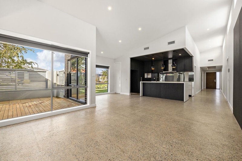 Photo - 7 Helby Street, Harrison ACT 2914 - Image 4