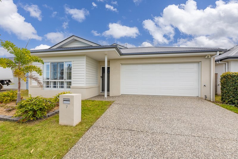 Photo - 7 Hemlock Street, Caboolture QLD 4510 - Image 1