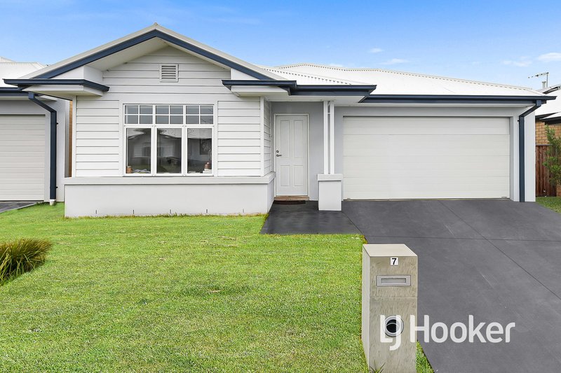 7 Hendrix Street, Cranbourne East VIC 3977