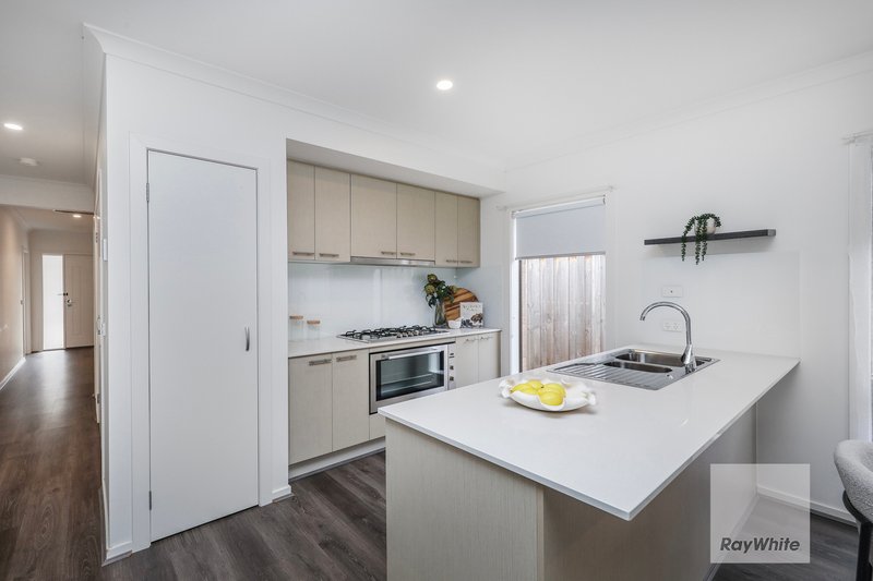 Photo - 7 Henna Avenue, Greenvale VIC 3059 - Image 2