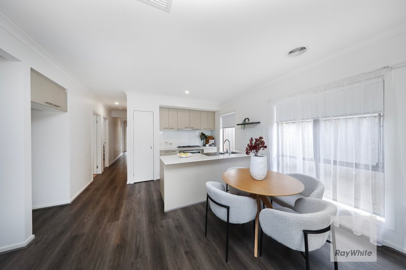 Photo - 7 Henna Avenue, Greenvale VIC 3059 - Image 4