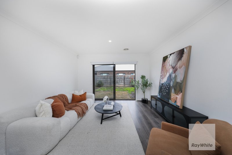 Photo - 7 Henna Avenue, Greenvale VIC 3059 - Image 5