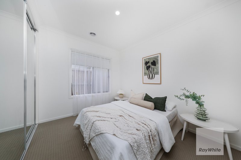 Photo - 7 Henna Avenue, Greenvale VIC 3059 - Image 9