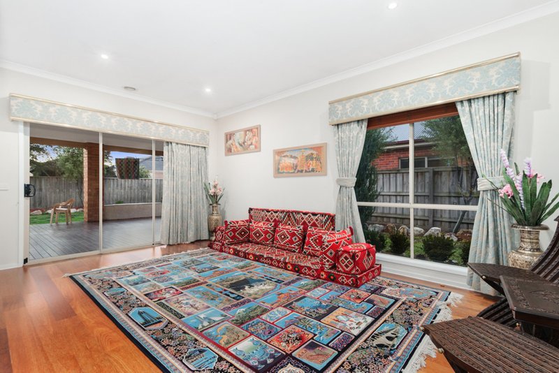 Photo - 7 Henry Lawson Drive, Pakenham VIC 3810 - Image 9