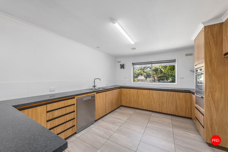 Photo - 7 Herbert Avenue, Strathdale VIC 3550 - Image 2