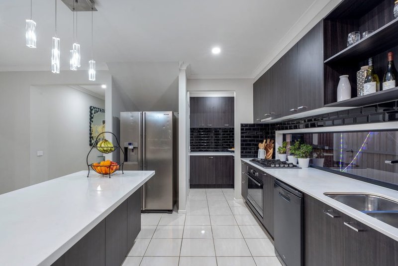 Photo - 7 Heron Drive, Mickleham VIC 3064 - Image 7