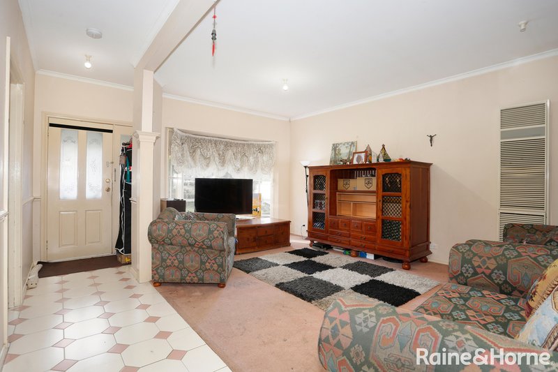 Photo - 7 Hibiscus Close, Meadow Heights VIC 3048 - Image 3