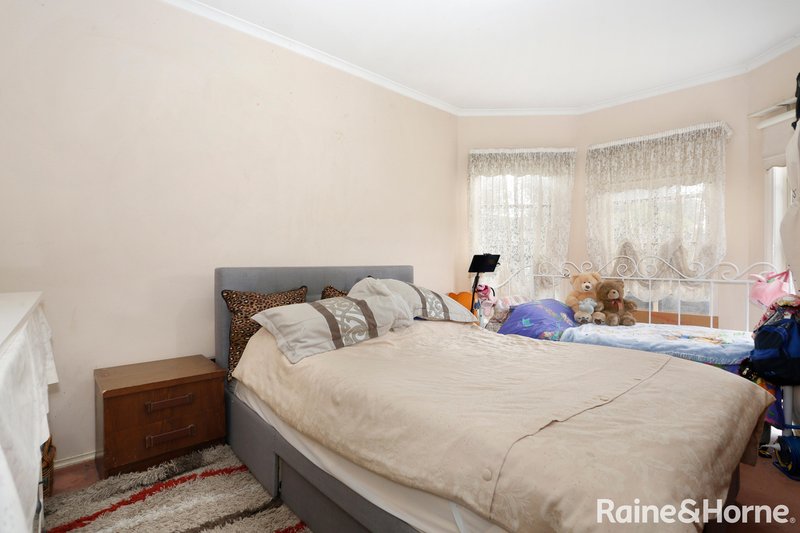 Photo - 7 Hibiscus Close, Meadow Heights VIC 3048 - Image 5