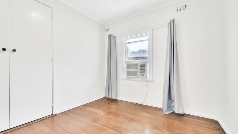 Photo - 7 Hillside Avenue, Dandenong North VIC 3175 - Image 8