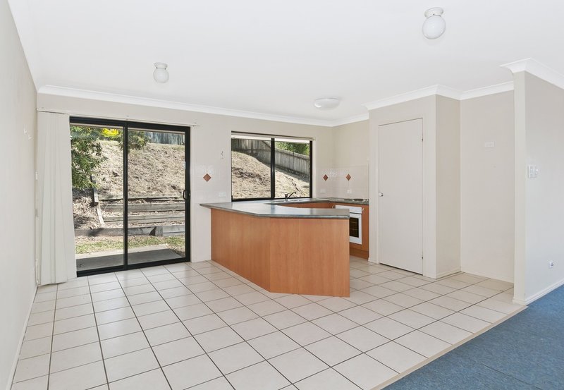 Photo - 7 Hillside Crescent, Edens Landing QLD 4207 - Image 5