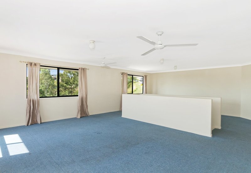 Photo - 7 Hillside Crescent, Edens Landing QLD 4207 - Image 7