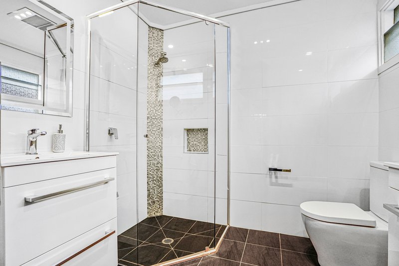 Photo - 7 Hillview Ave , South Penrith NSW 2750 - Image 2