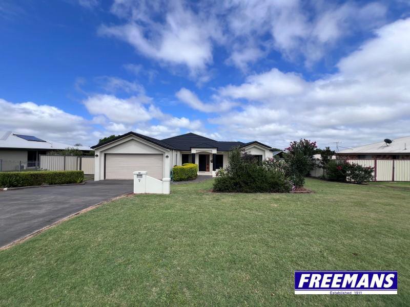 7 Hillview Parade, Kingaroy QLD 4610