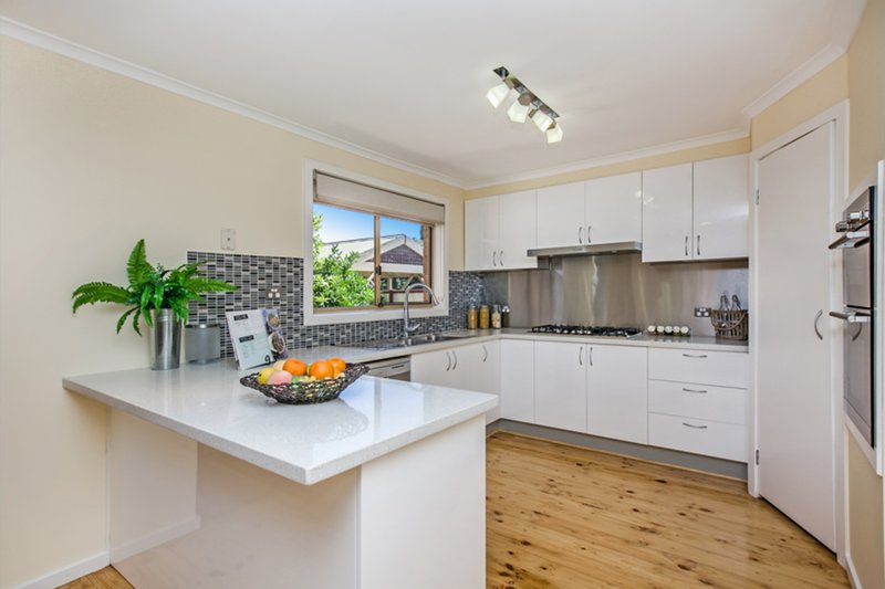 Photo - 7 Hinkler Drive, Mill Park VIC 3082 - Image 2