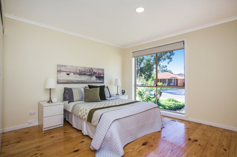 Photo - 7 Hinkler Drive, Mill Park VIC 3082 - Image 10