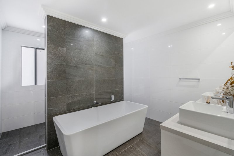 Photo - 7 Hitchens Street, Middleton Grange NSW 2171 - Image 18